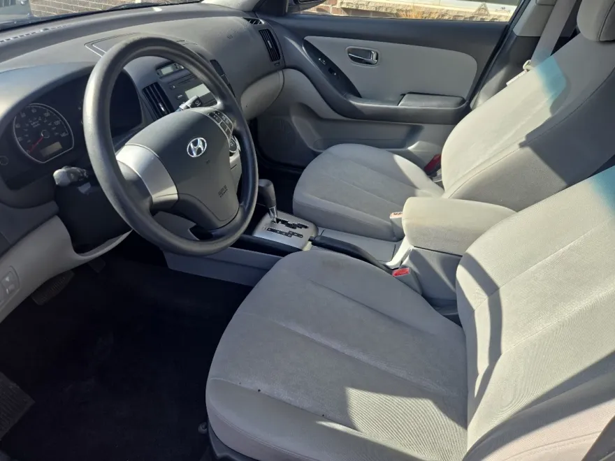 2010 Hyundai Elantra Blue GLS SE photo 1