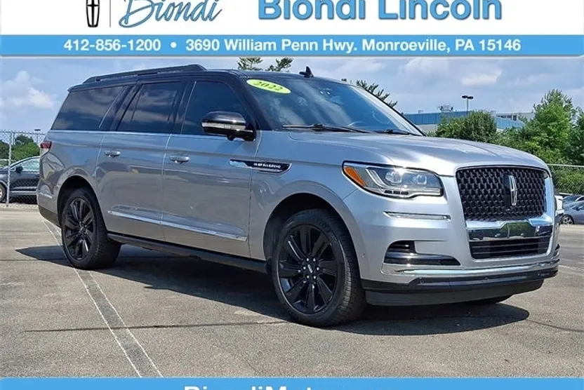 2022 Lincoln Navigator Black Label photo 1