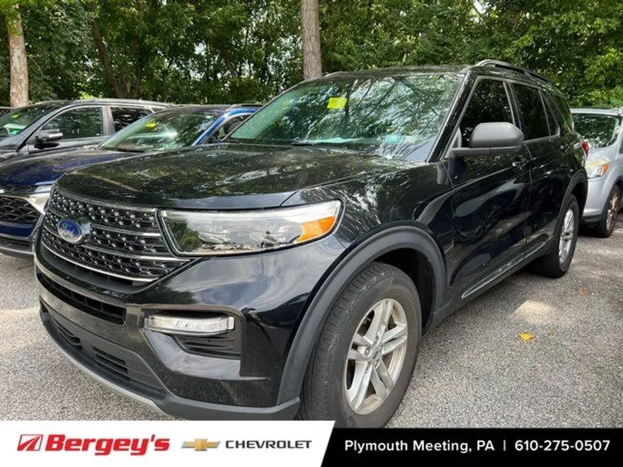 2021 Ford Explorer XLT photo 1