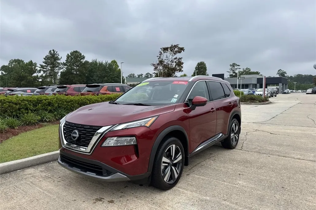 2023 Nissan Rogue SL photo 1