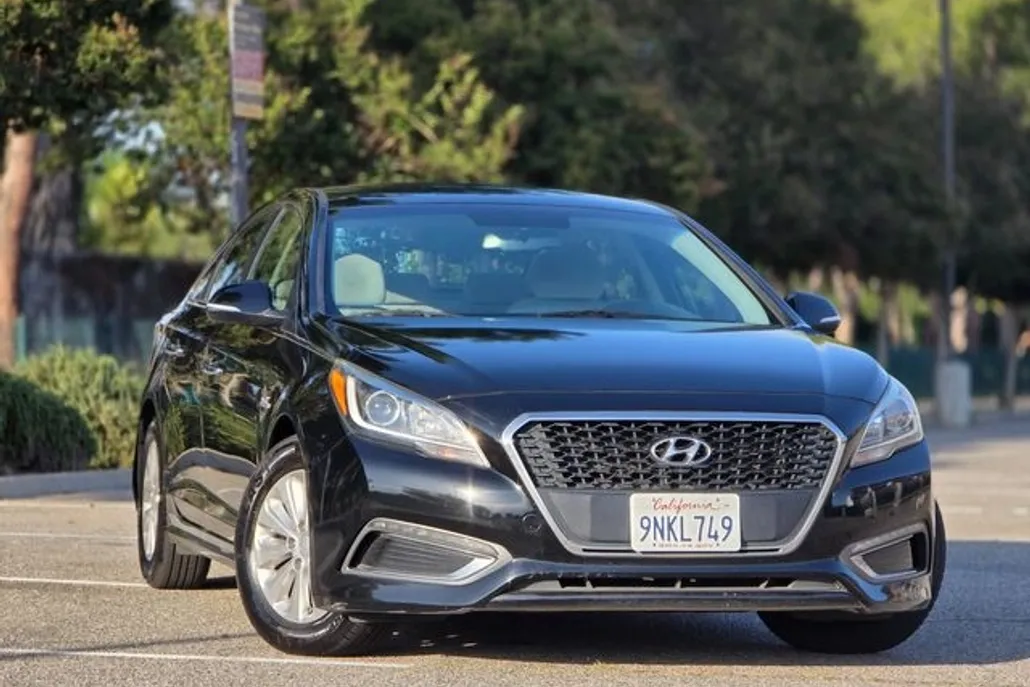 2017 Hyundai Sonata Hybrid SE photo 1