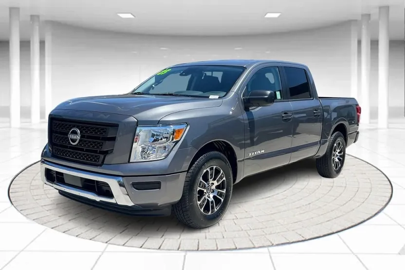 2023 Nissan Titan SV photo 1