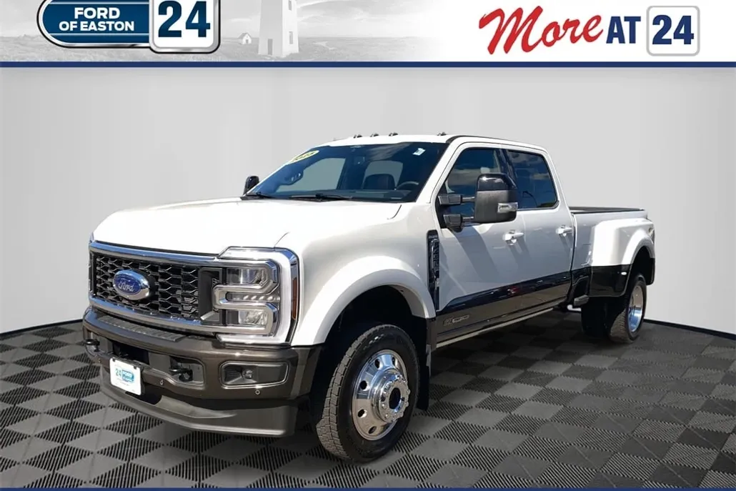 2025 Ford F-450 King Ranch photo 1