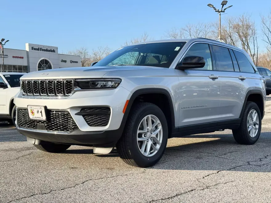 2025 Jeep Grand Cherokee Laredo X photo 1