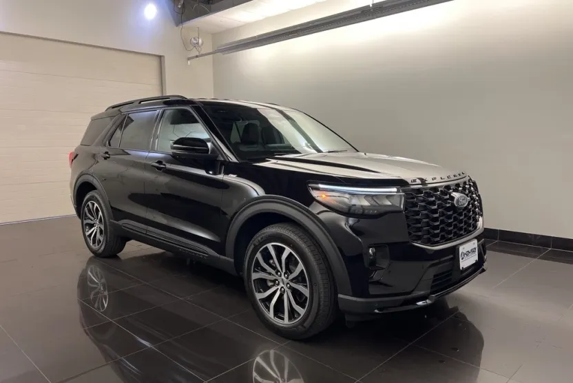 2025 Ford Explorer ST-Line photo 1