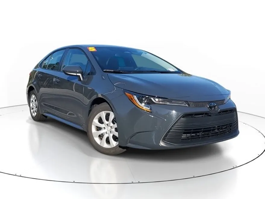 2025 Toyota Corolla LE photo 1