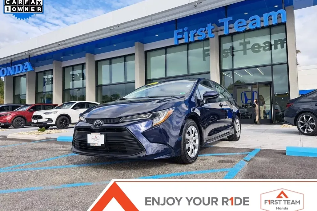 2024 Toyota Corolla LE photo 1