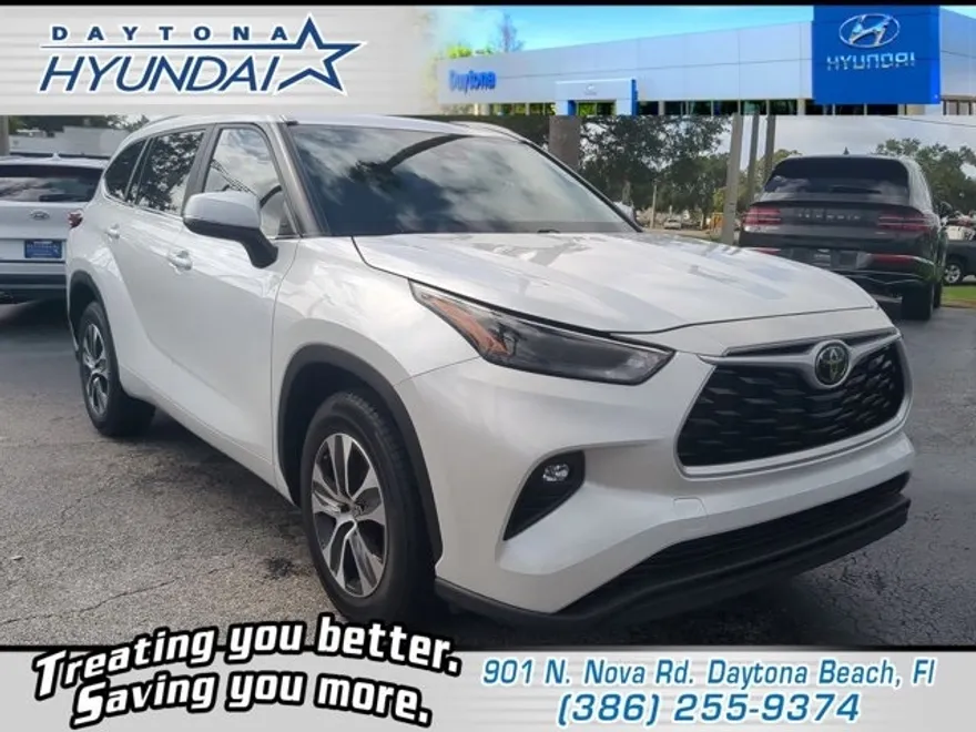 2023 Toyota Highlander XLE photo 1