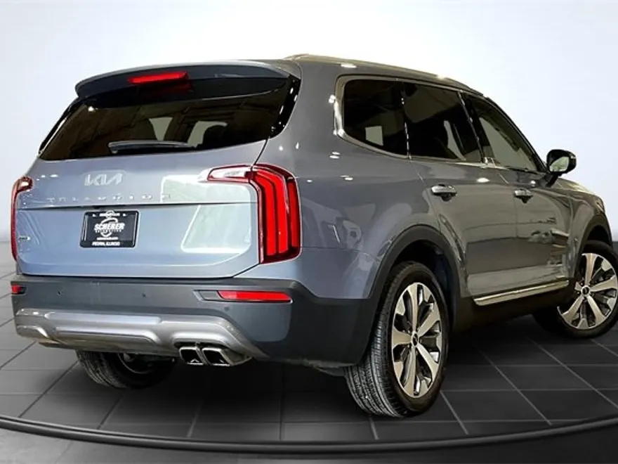 2022 Kia Telluride EX photo 1