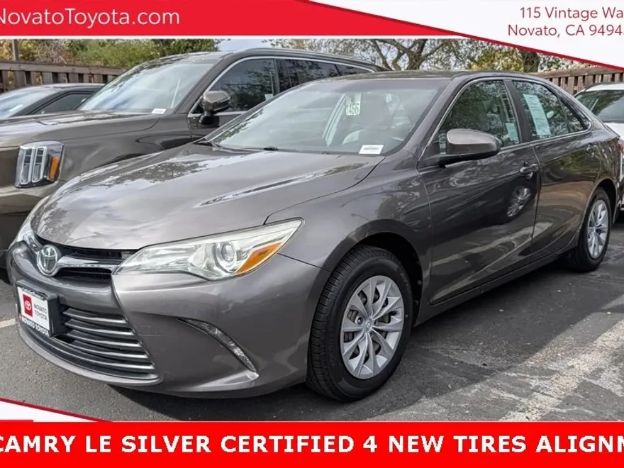 2017 Toyota Camry LE photo 1