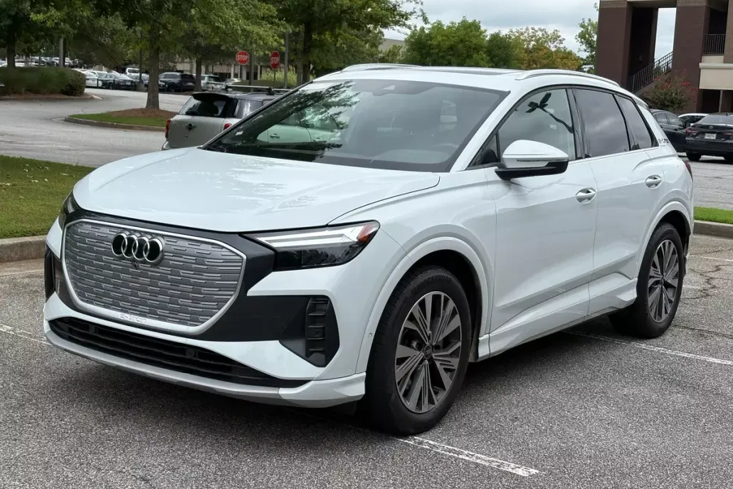 2024 Audi Q4 40 E-tron Premium Plus photo 1