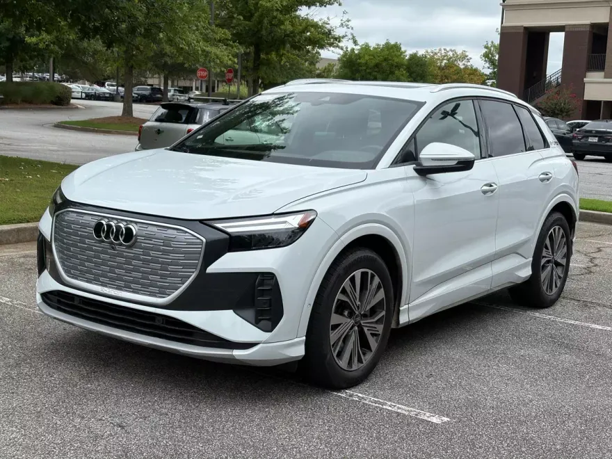 2024 Audi Q4 40 E-tron Premium Plus photo 1