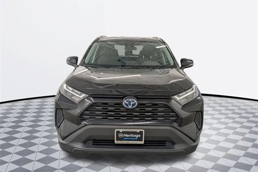 2024 Toyota RAV4 Hybrid XLE photo 1