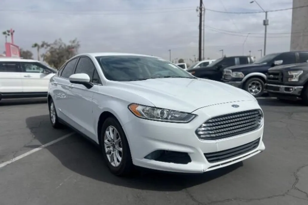 2015 Ford Fusion S photo 1