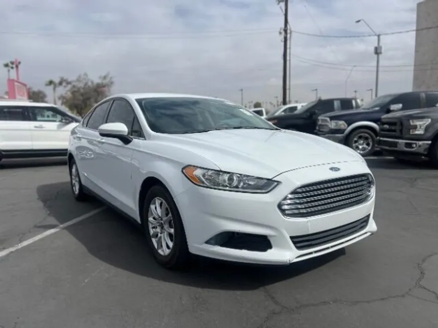 2015 Ford Fusion S photo 1