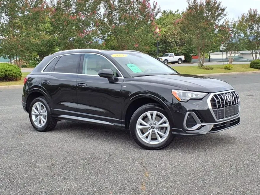 2021 Audi Q3 S line Premium 45 TFSI photo 1