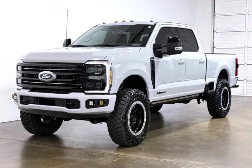 2025 Ford F-350 Platinum photo 1
