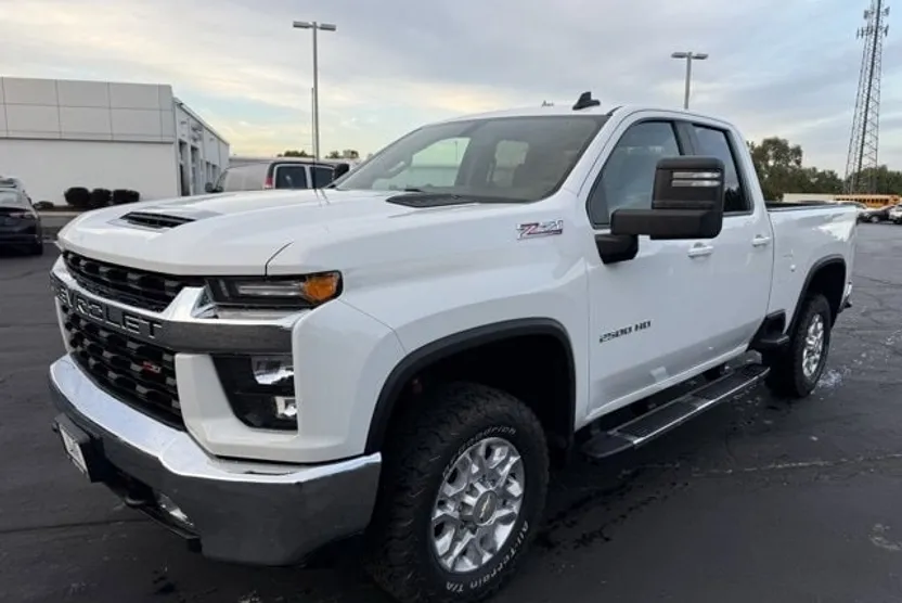 2023 Chevrolet Silverado 2500HD LT photo 1