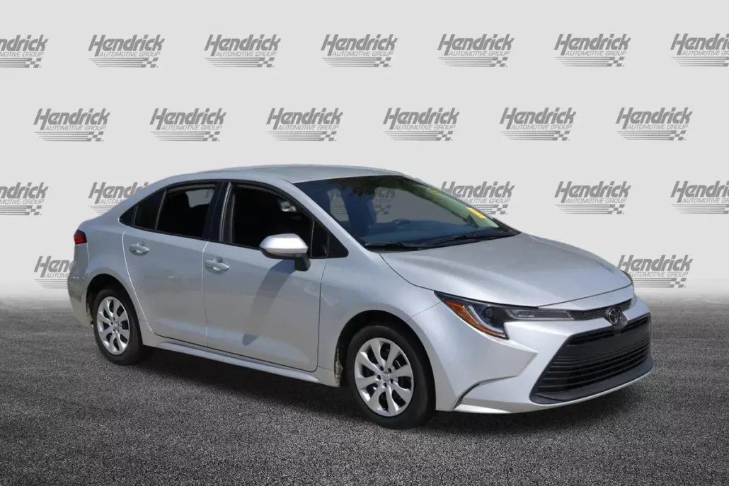 2023 Toyota Corolla LE photo 1