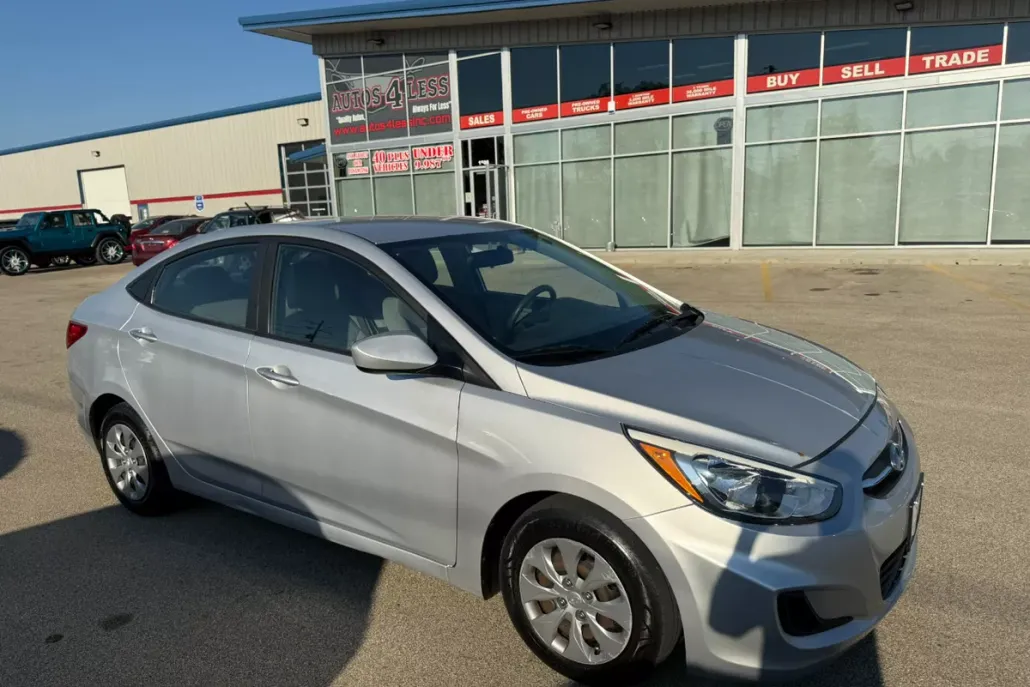 2017 Hyundai Accent Base photo 1