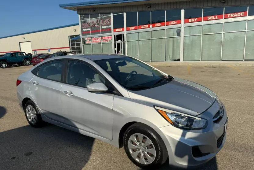 2017 Hyundai Accent Base photo 1
