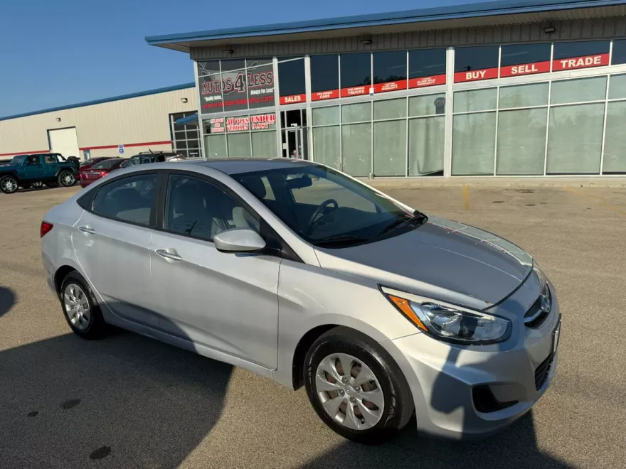 2017 Hyundai Accent Base photo 1