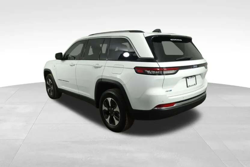 2023 Jeep Cherokee 4xe photo 1