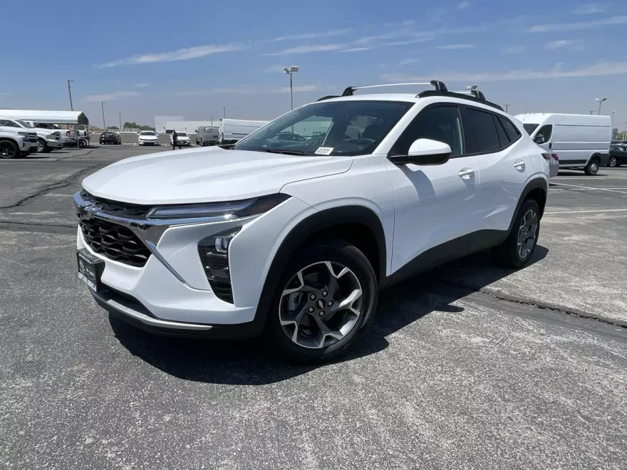 2025 Chevrolet Trax LT photo 1