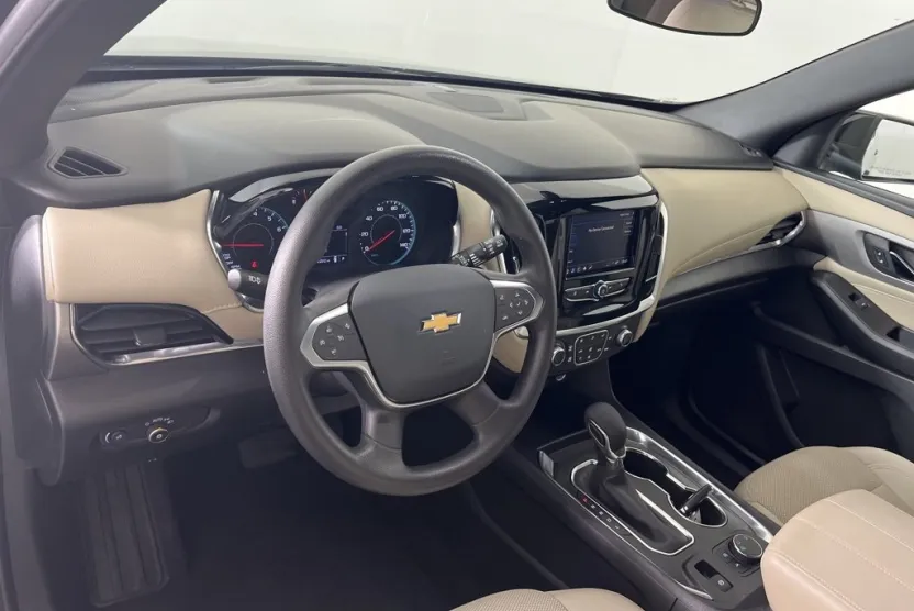 2023 Chevrolet Traverse LS photo 1