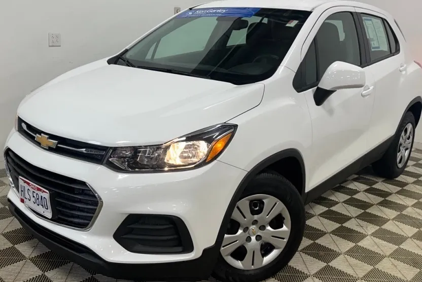 2018 Chevrolet Trax LS photo 1