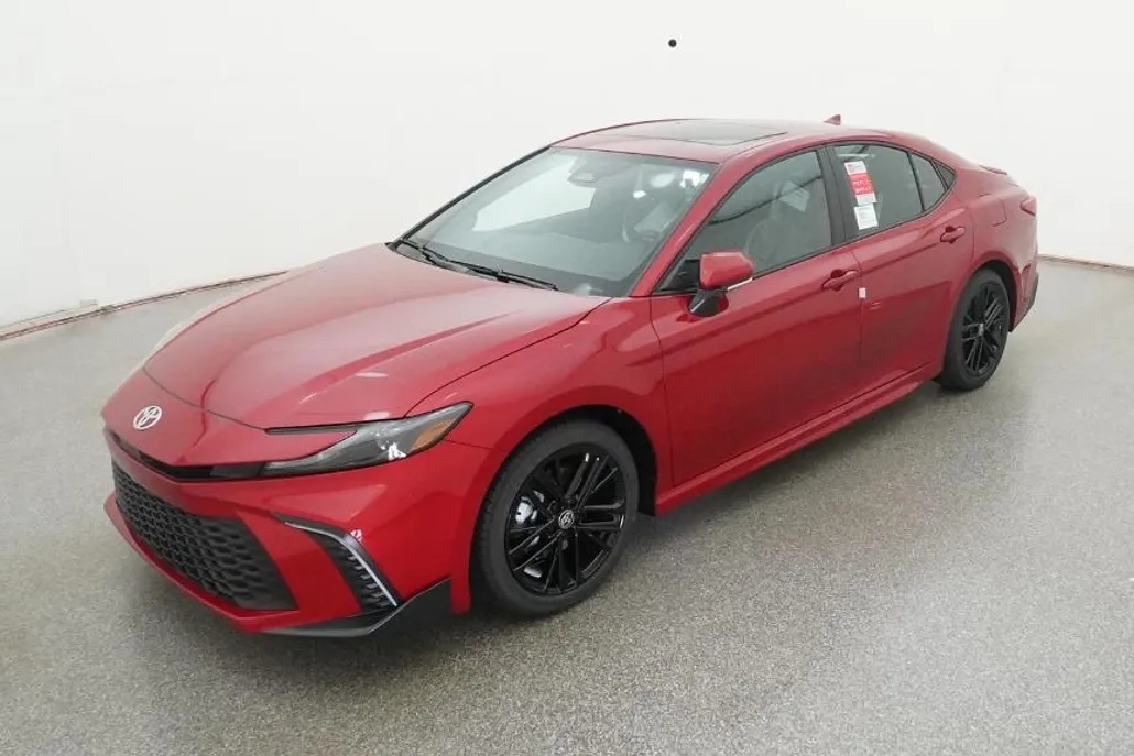 2026 Toyota Camry SE photo 1