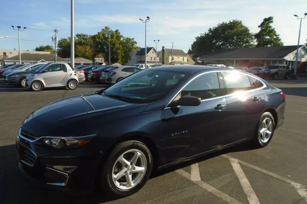2018 Chevrolet Malibu LS photo 1