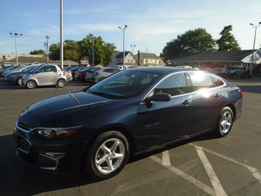 2018 Chevrolet Malibu LS photo 1