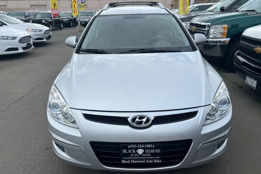 2012 Hyundai Elantra Touring SE photo 1