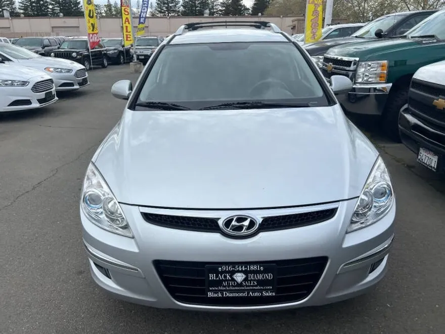 2012 Hyundai Elantra Touring SE photo 1