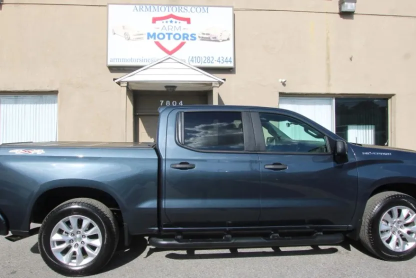2020 Chevrolet Silverado Custom photo 1