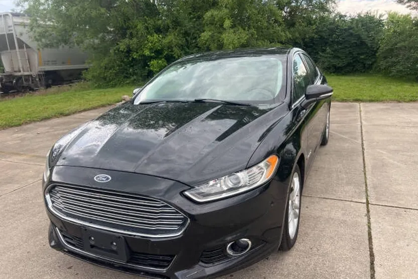 2015 Ford Fusion Hybrid Titanium photo 1