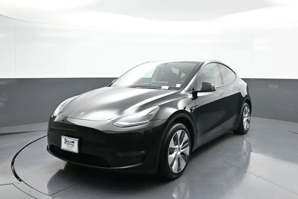 2023 Tesla Model Y Long Range photo 1