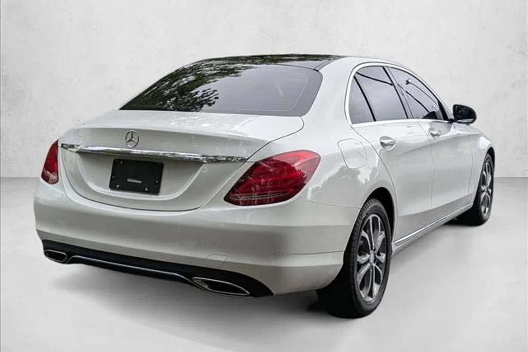 2015 Mercedes Benz C 300 Luxury photo 1