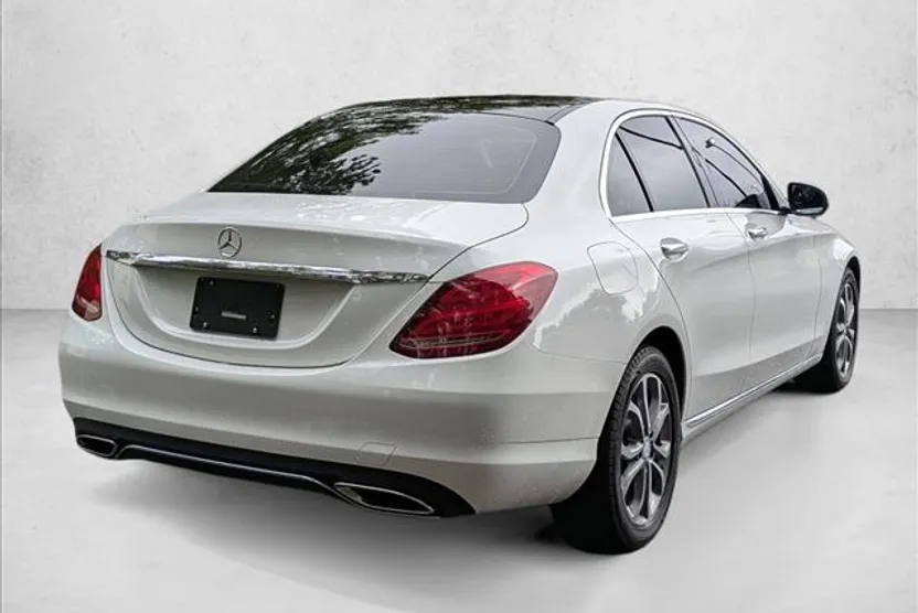 2015 Mercedes Benz C 300 Luxury photo 1