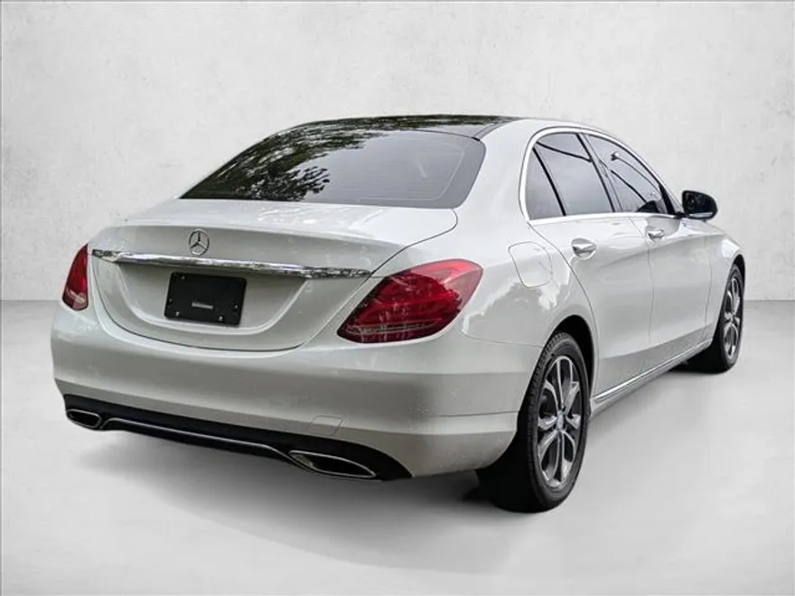 2015 Mercedes Benz C 300 Luxury photo 1