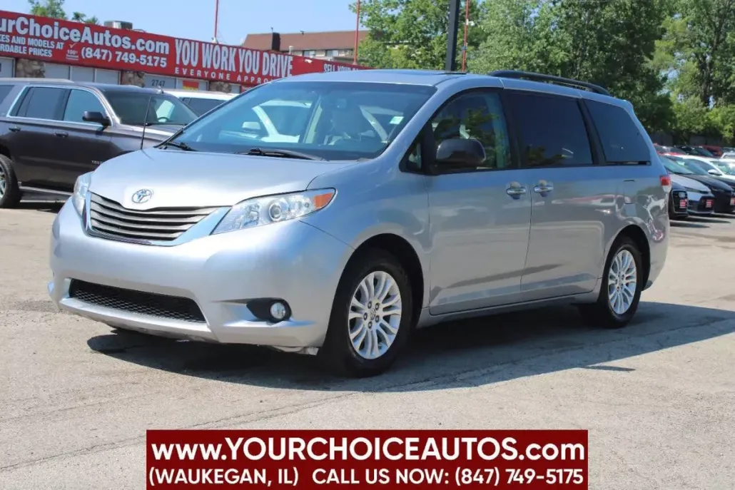 2013 Toyota Sienna XLE photo 1