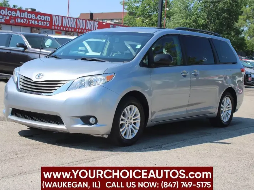 2013 Toyota Sienna XLE photo 1