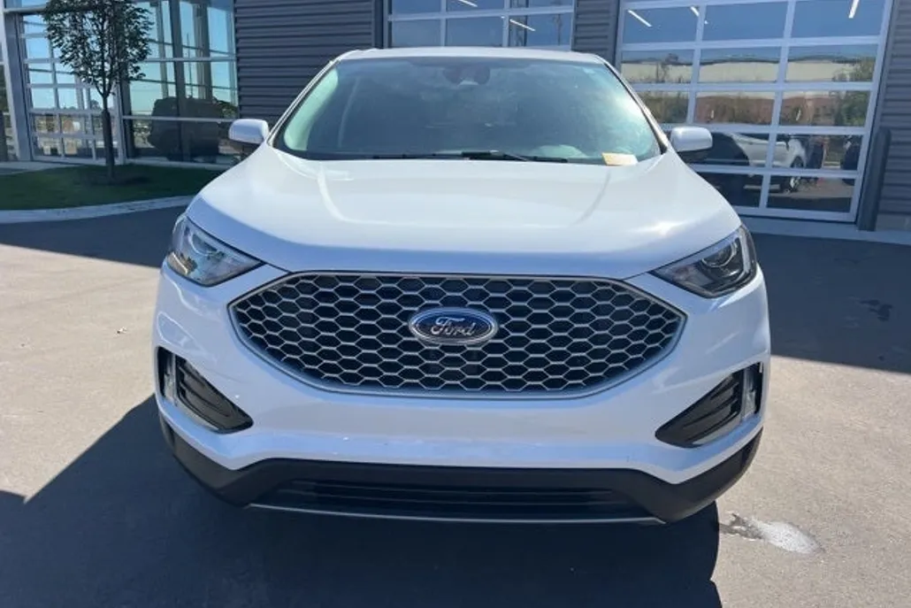2024 Ford Edge SEL photo 1