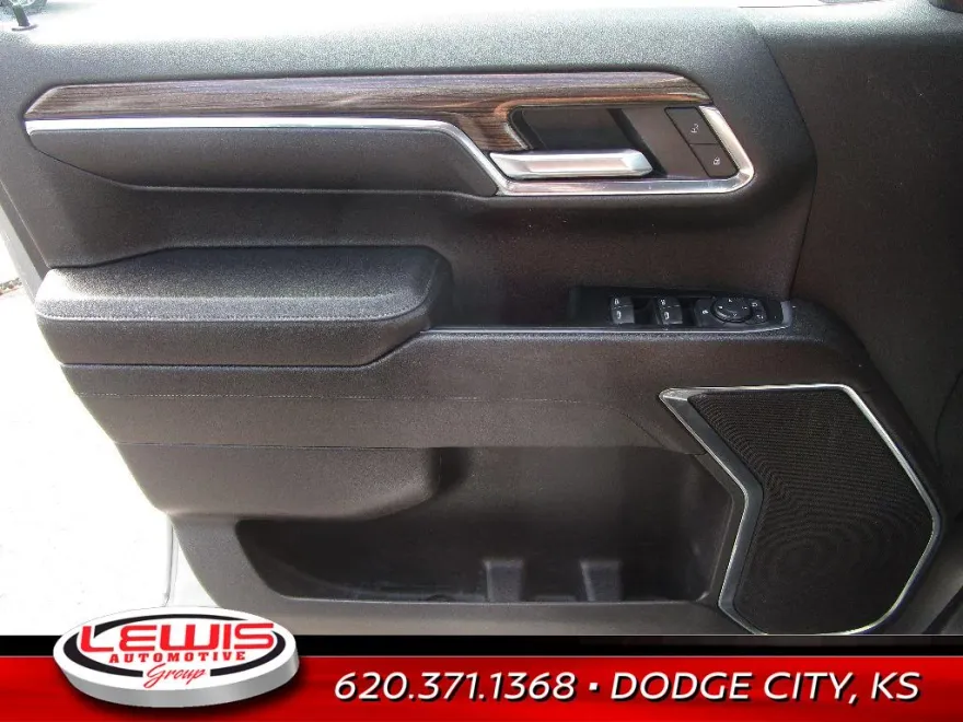 2023 Chevrolet Silverado 1500 LT photo 1