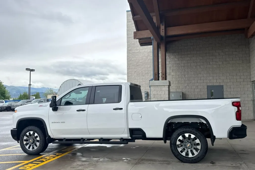 2025 Chevrolet Silverado 2500HD Custom photo 1