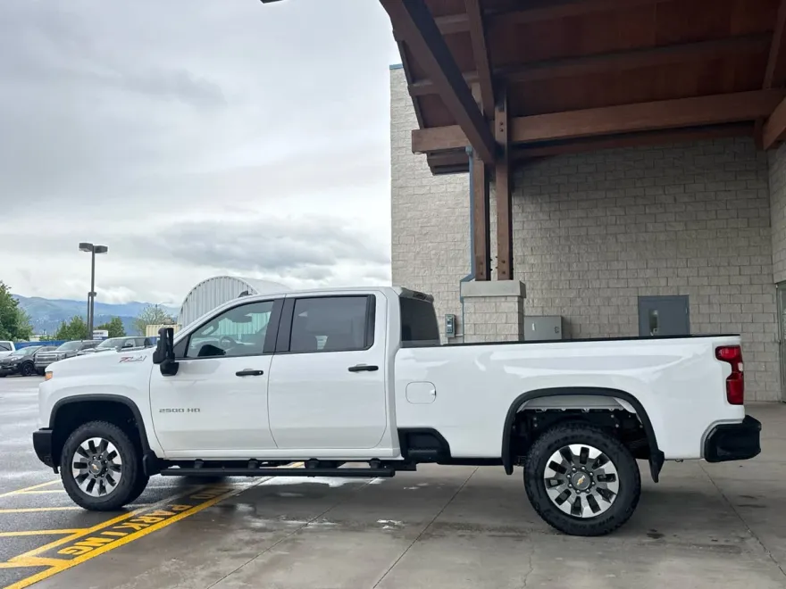 2025 Chevrolet Silverado 2500HD Custom photo 1