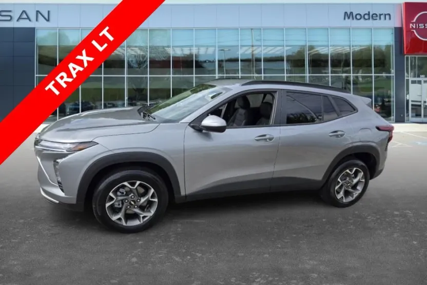 2025 Chevrolet Trax LT photo 1