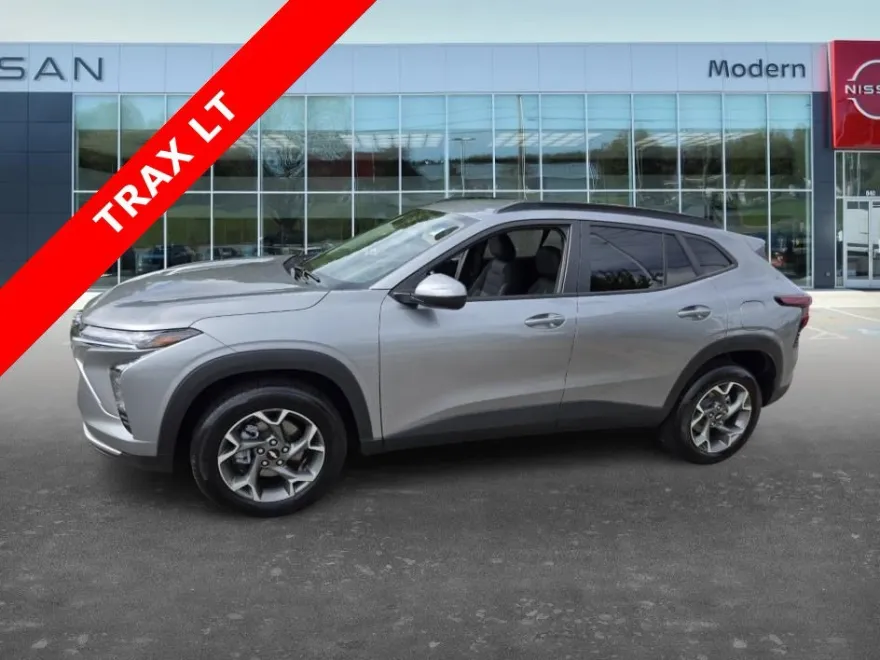 2025 Chevrolet Trax LT photo 1