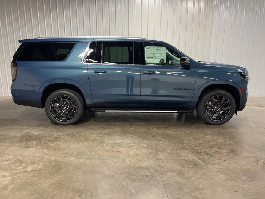 2026 Chevrolet Suburban LT photo 1